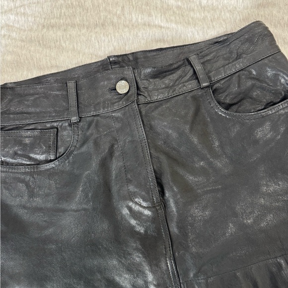 VINTAGE DOLCE & GABBANA BLACK LEATHER MINI SKIRT - Picture 7 of 10
